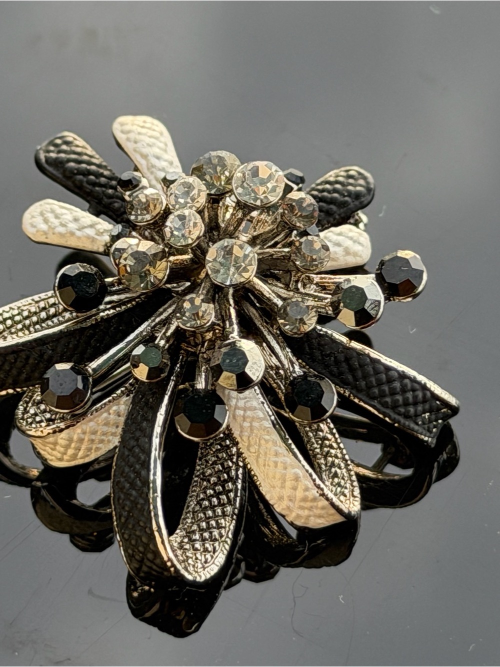 VTG Abstract Floral Cluster Pin Brooch Monochrome Rhinestones Silver Tone